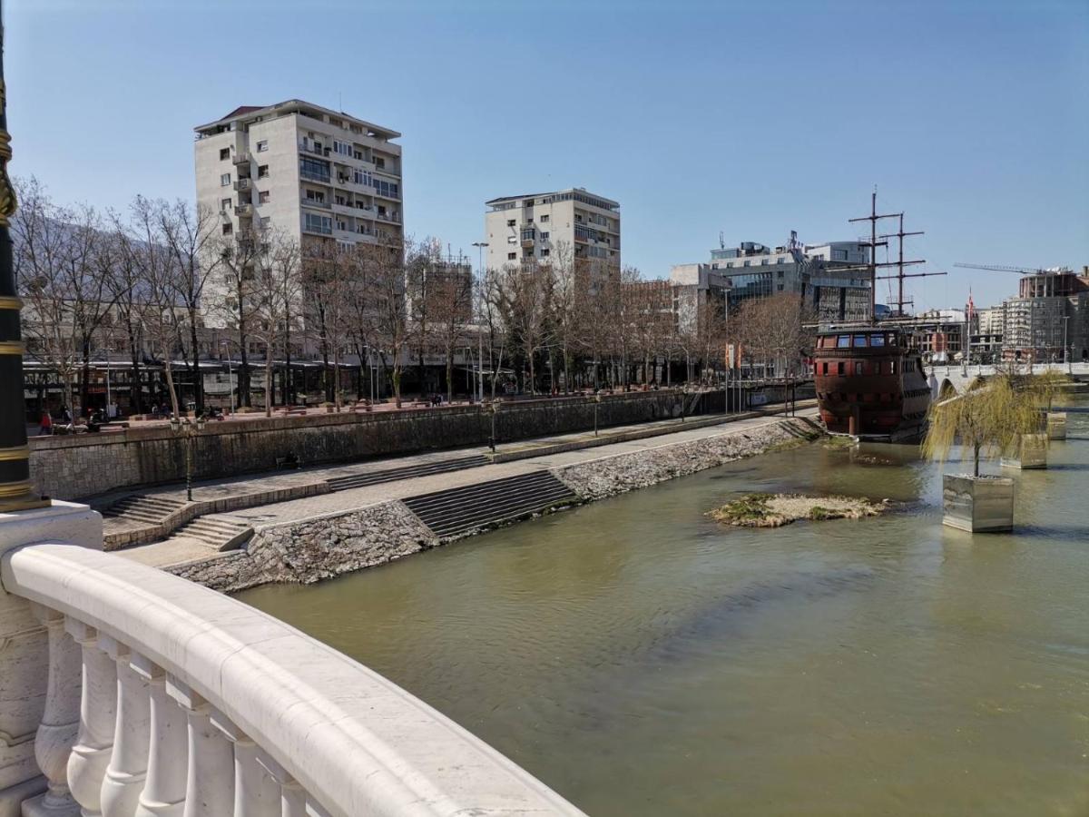 Calla 5 Apartment - Main Square, In The City Shopping Center - Parking Slot With Security And Video Camera Skopje Buitenkant foto