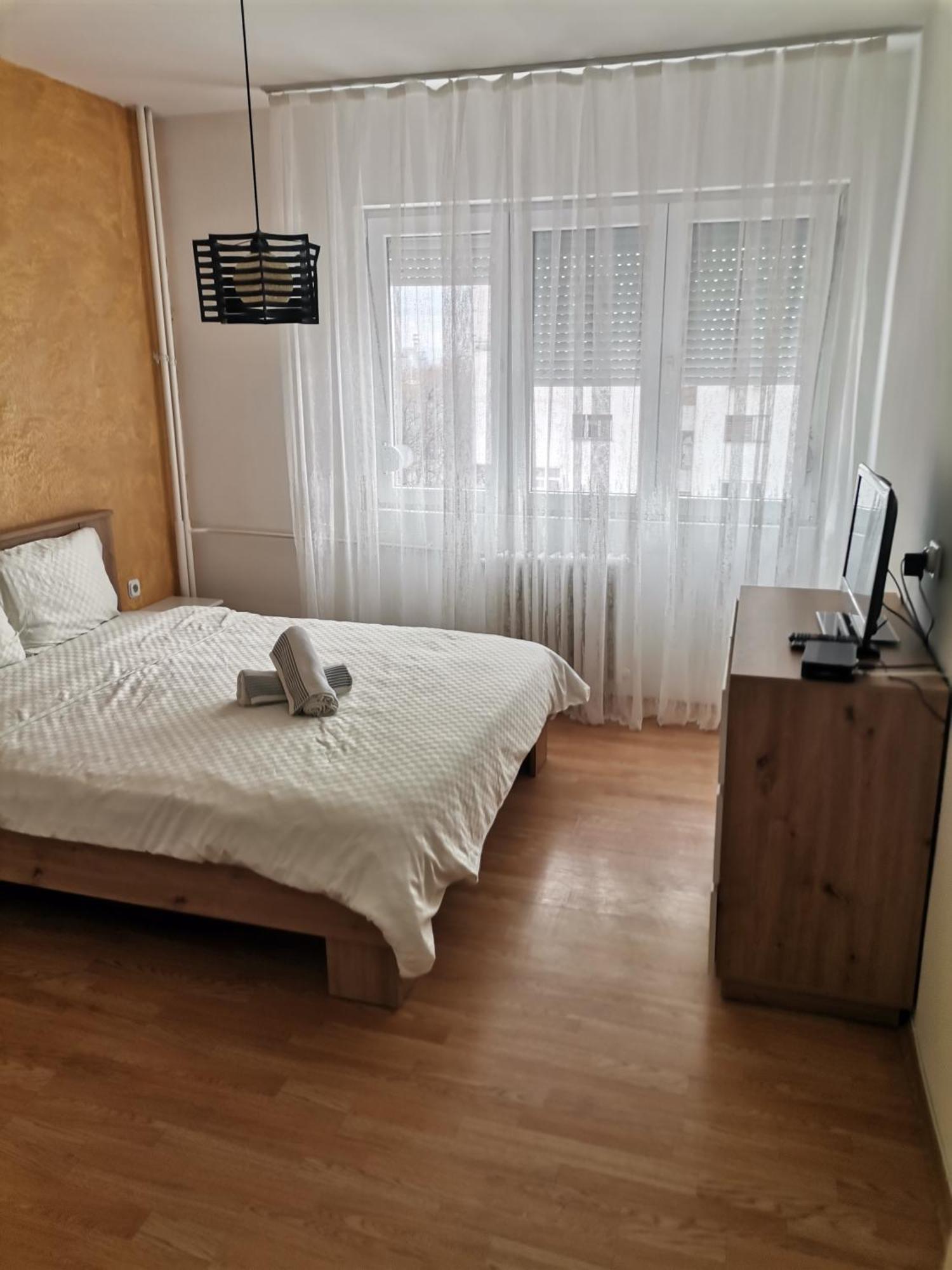Calla 5 Apartment - Main Square, In The City Shopping Center - Parking Slot With Security And Video Camera Skopje Buitenkant foto